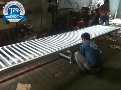 băng tải con lăn tự do