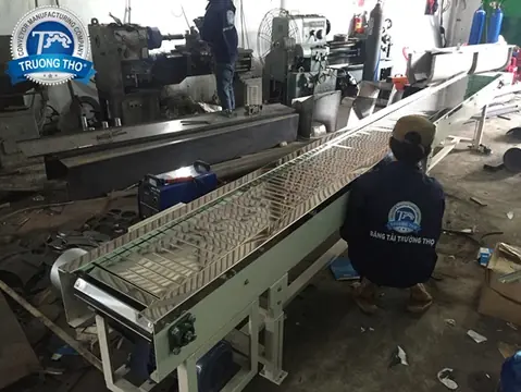 băng tải xích tấm inox