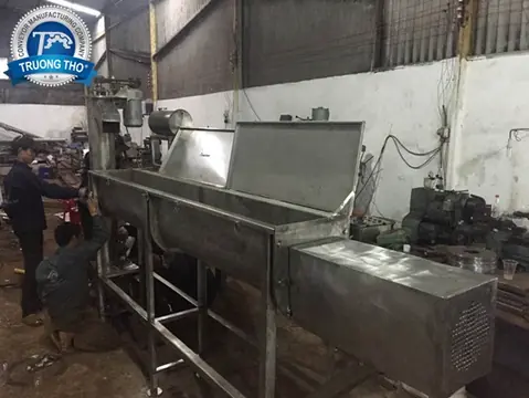 vít tải trộn muối iot