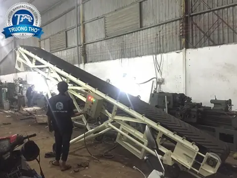 băng tải cao su nâng hạ di động