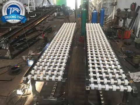 băng chuyền con lăn tự do inox