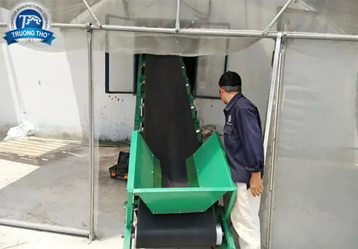 băng tải cao su lòng máng