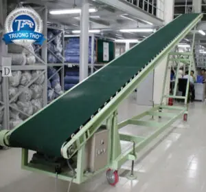 Băng tải PVC nghiêng