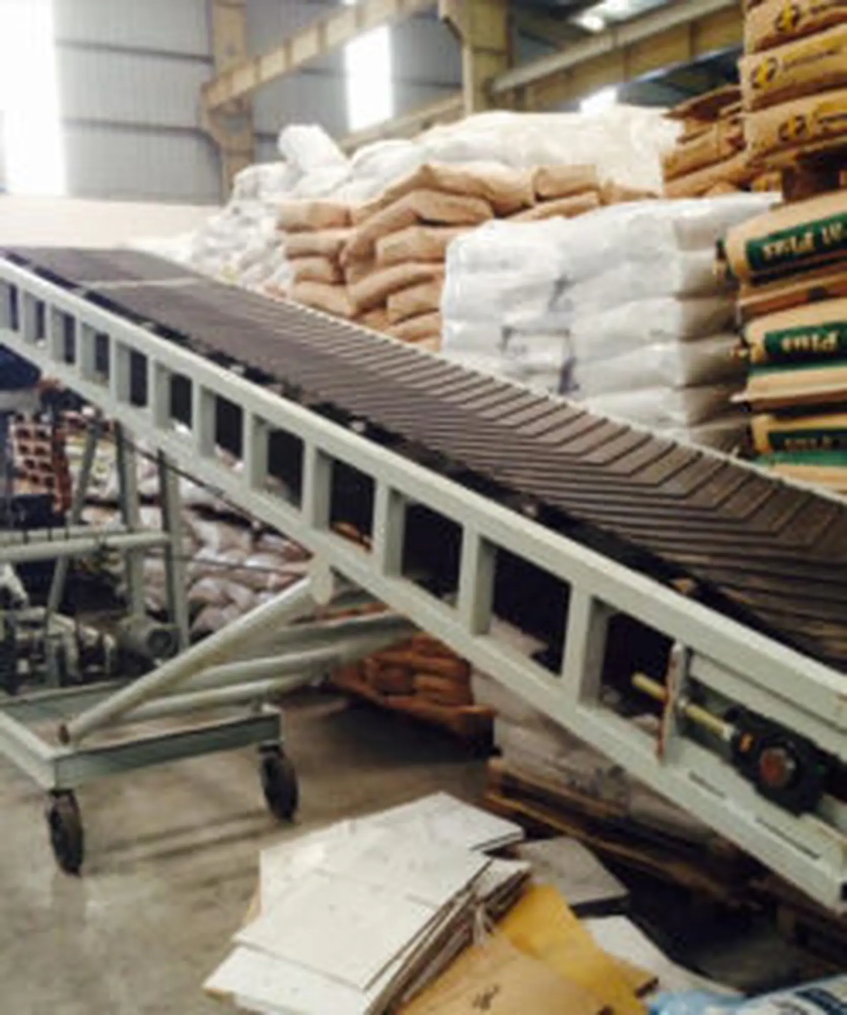 Băng tải cánh bướm nâng hạ