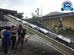 Băng chuyền cao su nâng hạ 10 mét