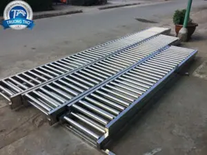 Băng tải con lăn inox