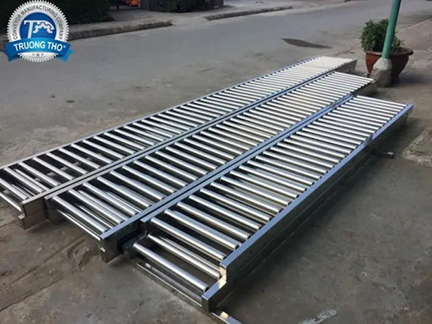 băng tải con lăn inox