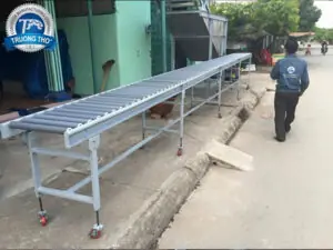 Băng tải con lăn nhựa