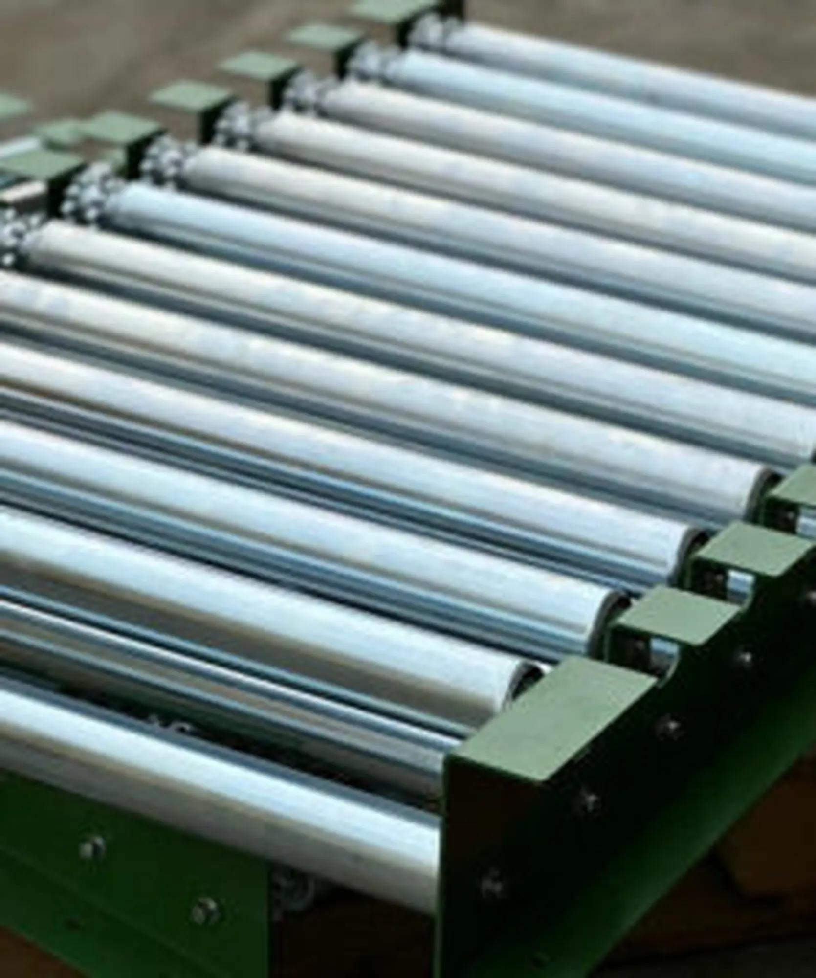 Băng tải con lăn truyền động xích