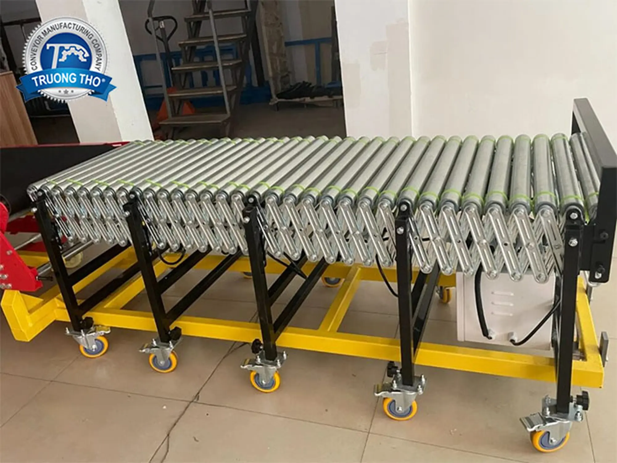 Băng tải con lăn xếp