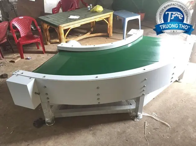 băng tải góc cong pvc