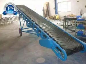 băng tải nâng hạ 8m