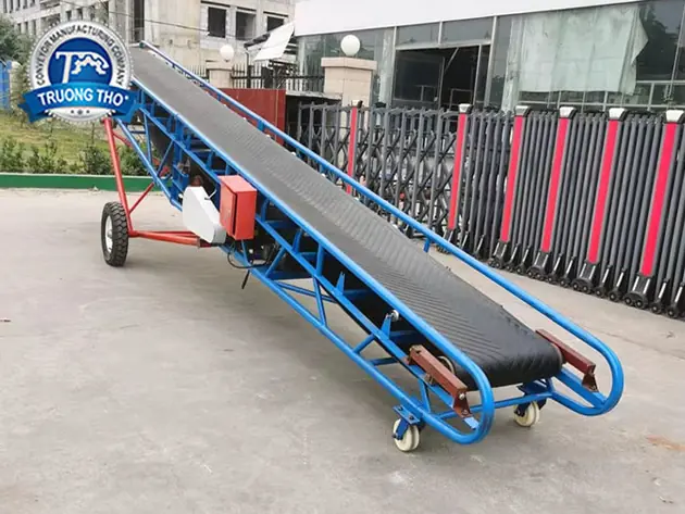 băng tải nâng hạ 8m