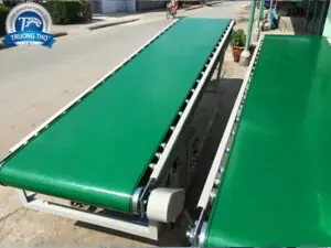 Băng tải nâng hạ PVC