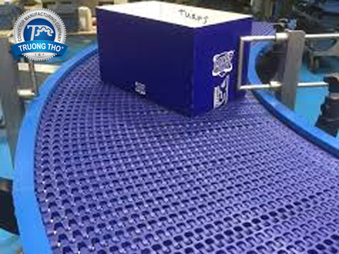 băng tải nhựa cong