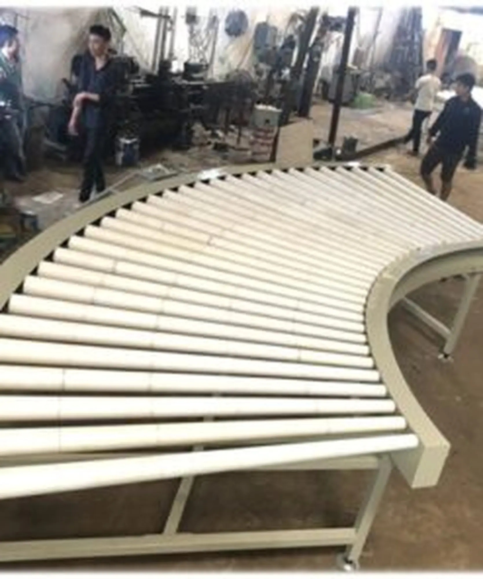 băng tải con lăn góc cong