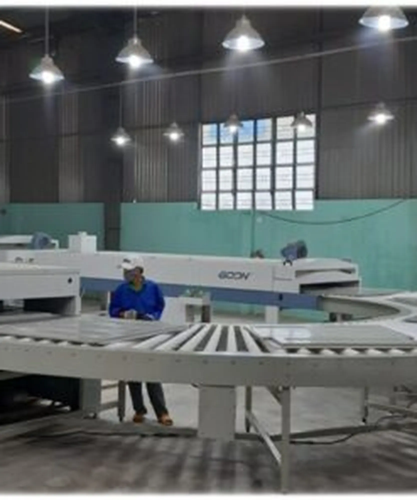 Băng tải con lăn góc cong