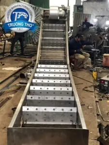 băng tải lưới gạt liệu inox ngâm và rửa - ảnh 2