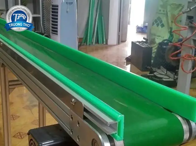 băng tải pvc tải phôi chai nhựa
