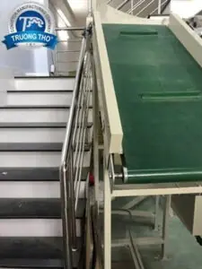 băng tải pvc nghiêng tải thùng carton - ảnh 2