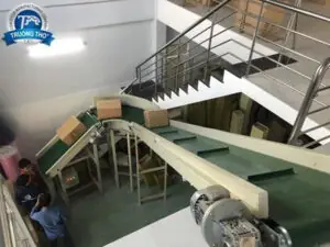 băng tải pvc nghiêng tải thùng carton - ảnh 4