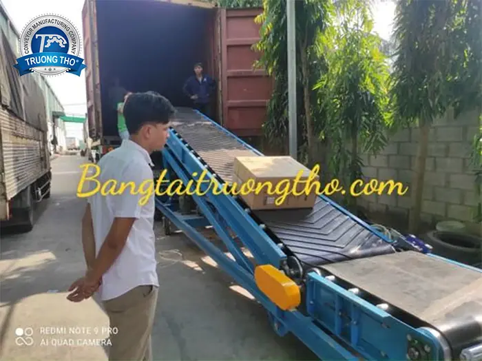 băng tải cao su nâng hạ lên xe