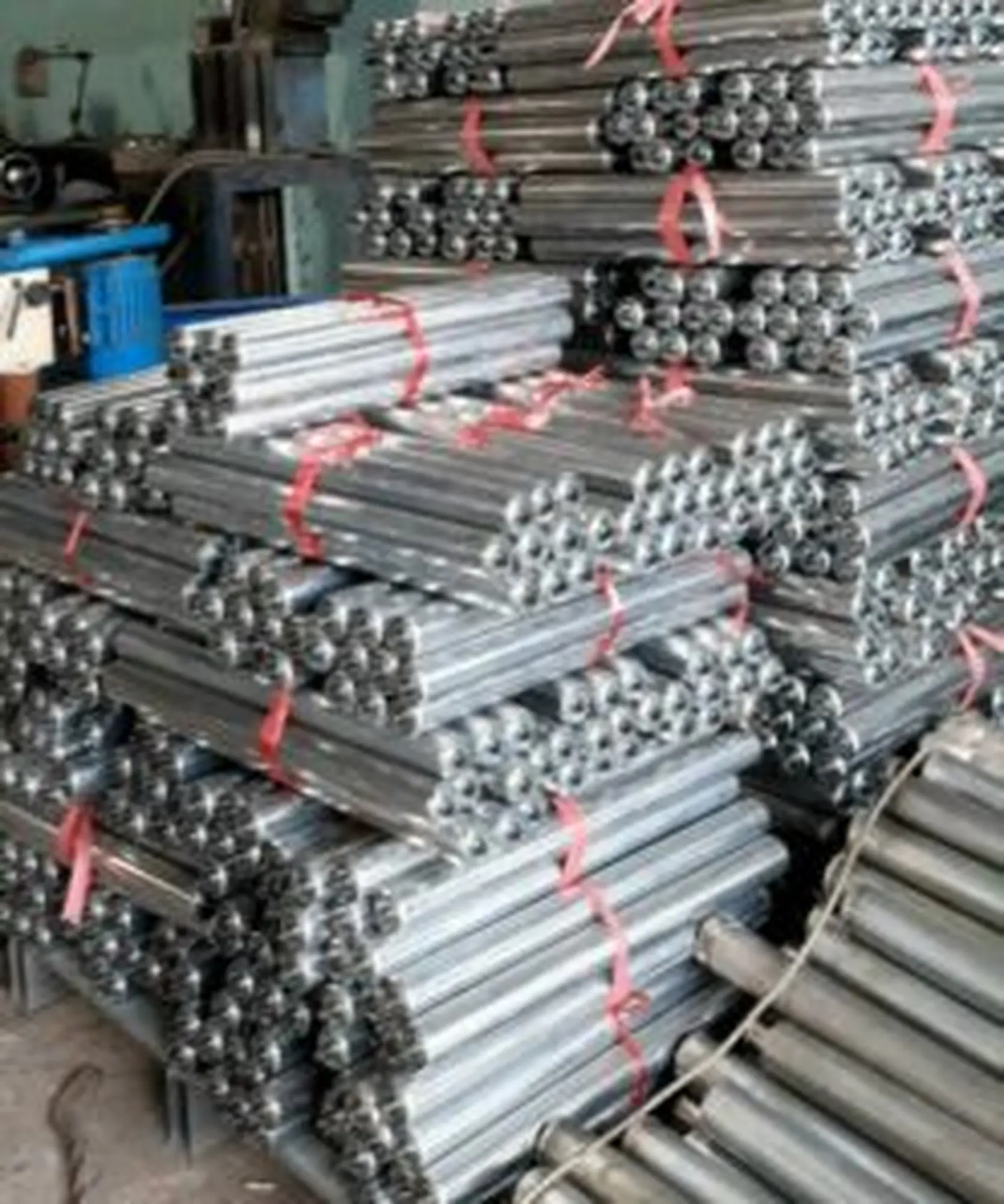 Sản xuất cốc bi - con lăn băng tải