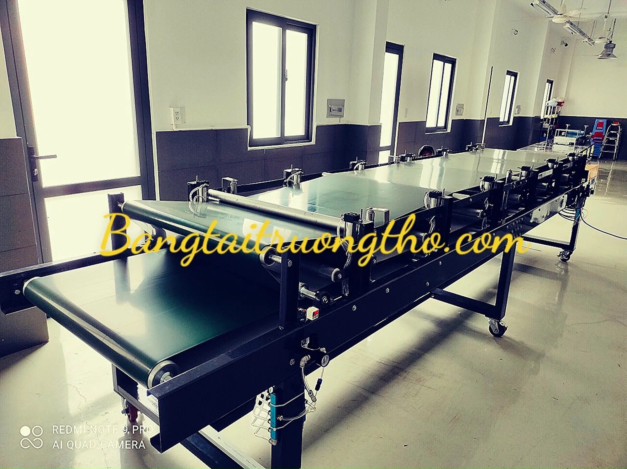 Hệ thống băng tải PVC ép giấy