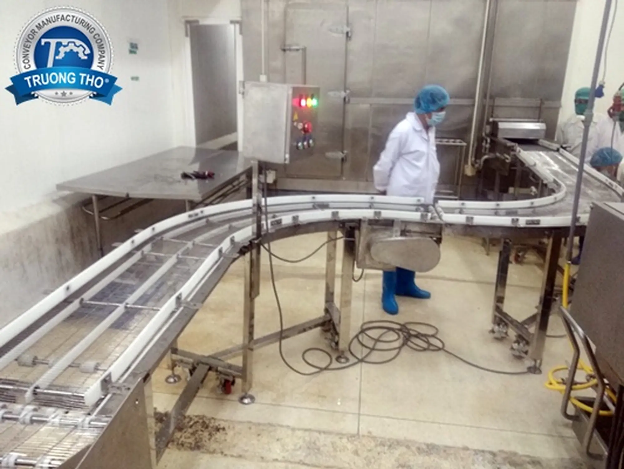 hệ thống băng tải lưới inox góc cong