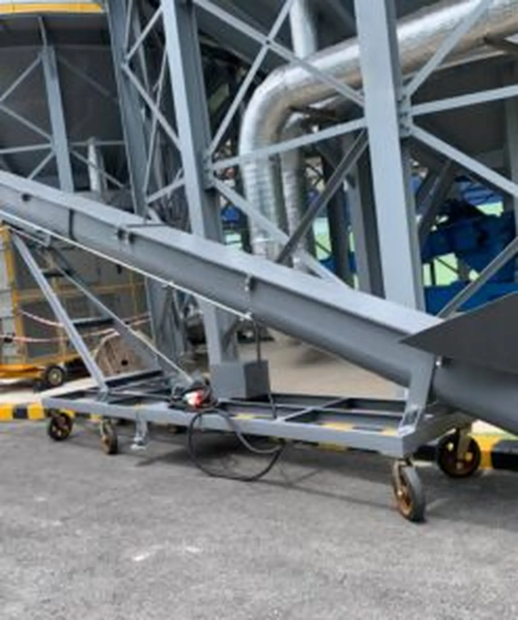 Vít tải U450 dài 8m nâng hạ di động