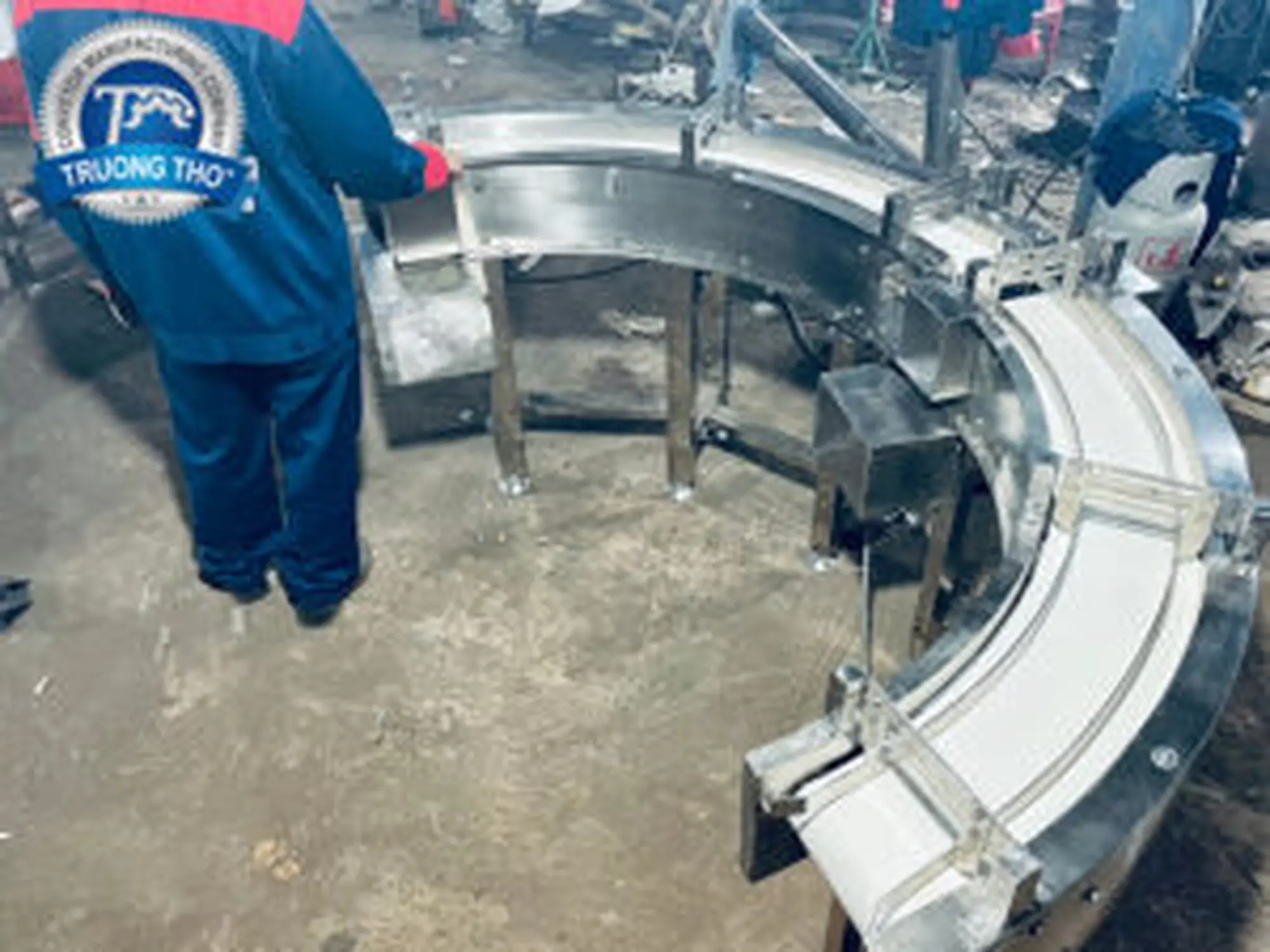 băng tải góc cong 90 độ