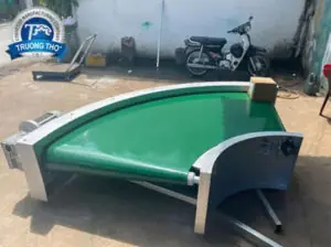 Băng tải PVC cong 45 độ