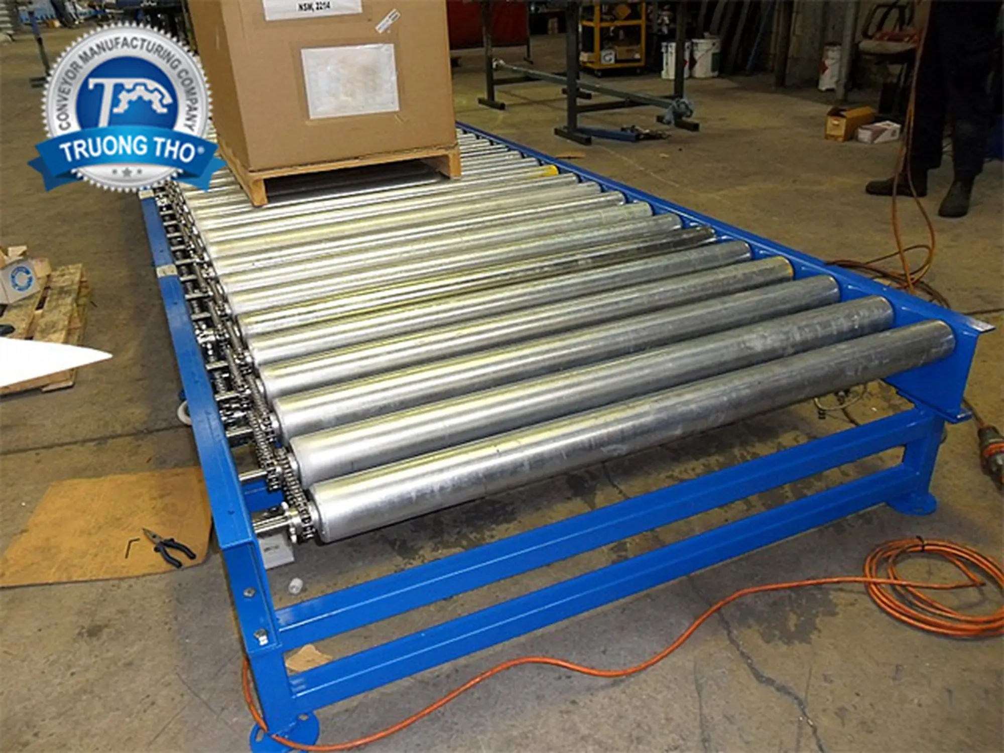 băng tải con lăn xích