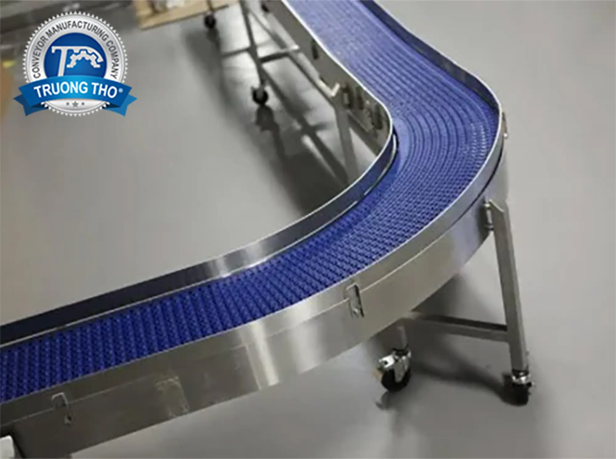 băng tải xích nhựa cong