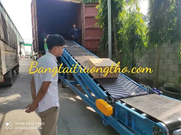 băng tải nâng hạ chuyển hàng lên xe