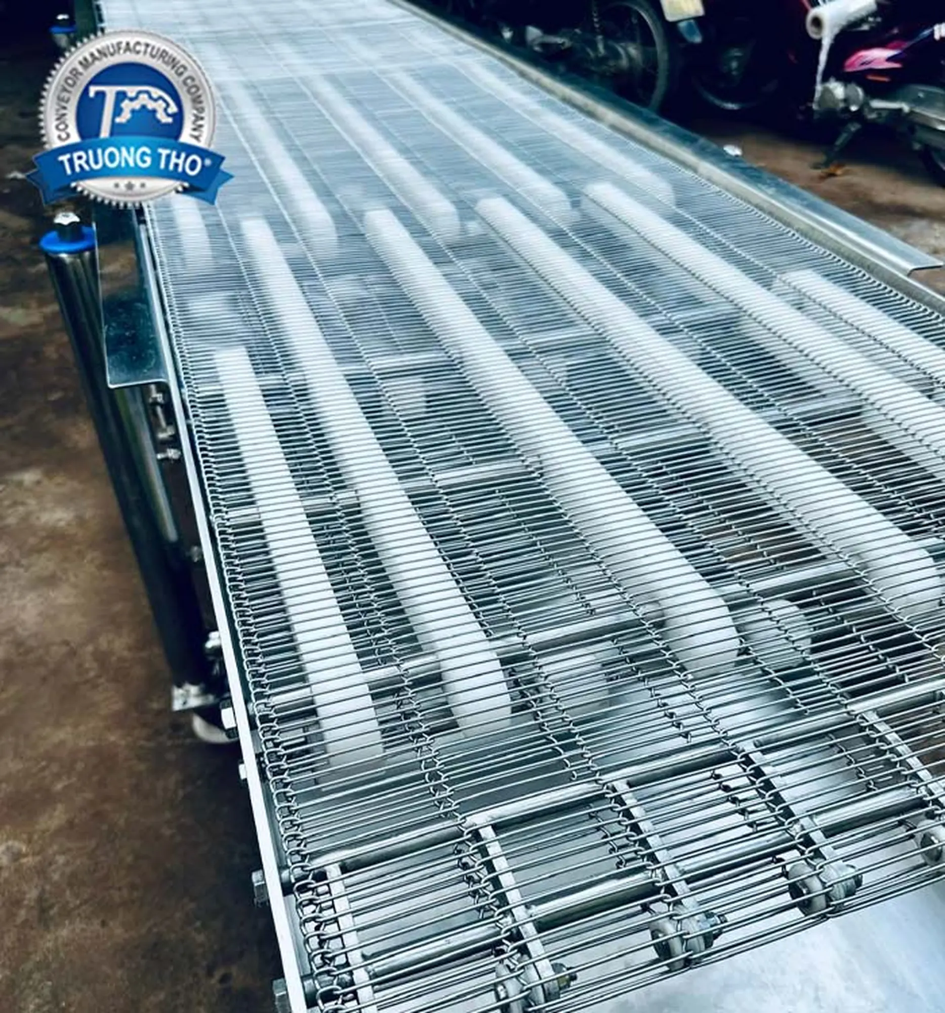 băng tải lưới inox mặt lưới thang