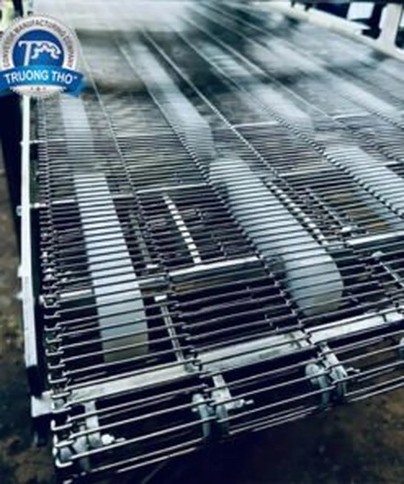 Băng tải lưới thang inox 8M