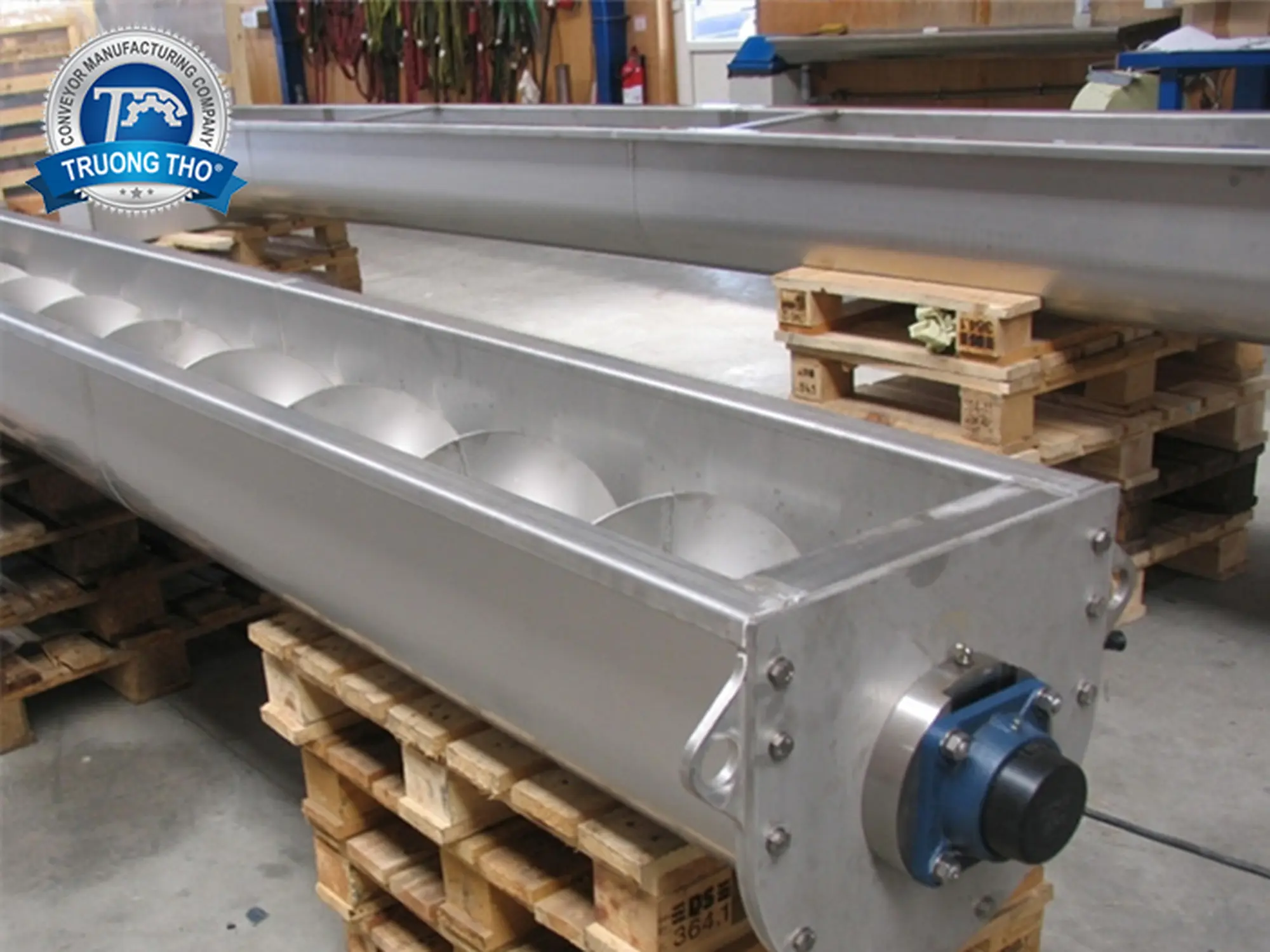 Băng chuyền trục vít dạng ngang