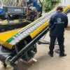 băng tải cấp liệu viên gỗ nén