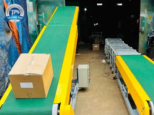 băng tải chuyển hàng pvc