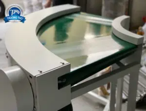 băng tải cong pvc