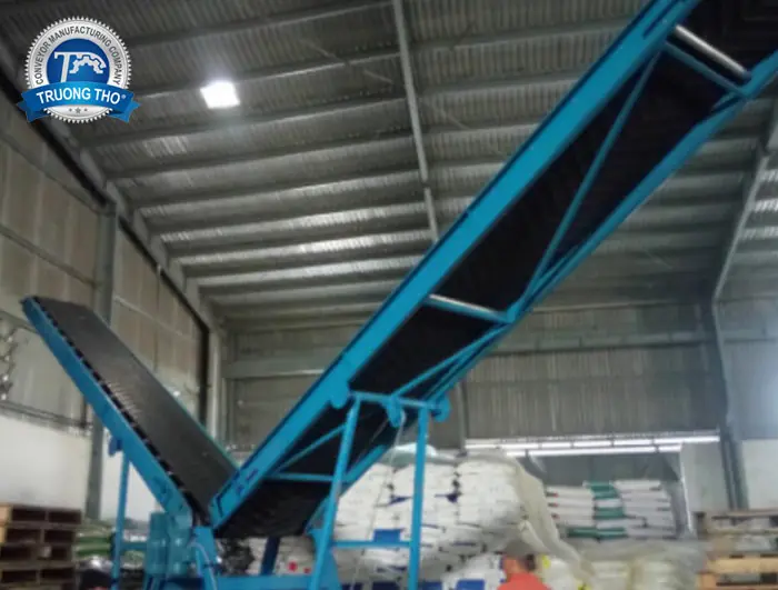 băng tải nâng hạ cánh bướm