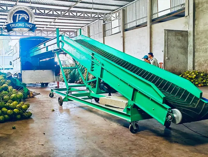 băng tải nâng hạ cao su