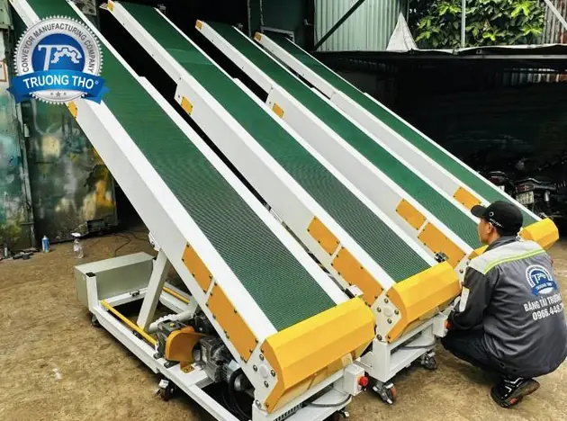 Băng tải PVC nâng hạ băng tải PVC nâng hạ