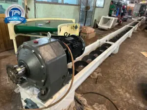 băng tải trục vít máng U